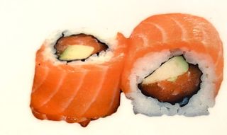 83.Salmón Y Aguacate (8 Uds.)