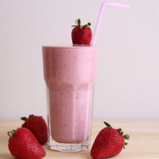 Batido Helado De Fresa (16 oz.)
