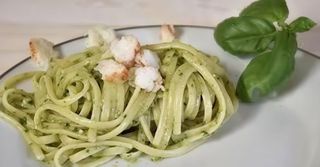 Linguine al pesto con calamari e gamberetti