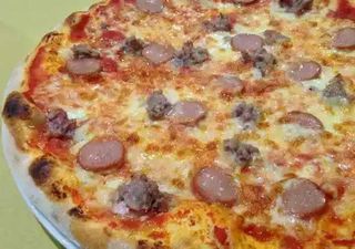 Pizza kebab e wurstel senza glutine