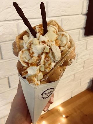 Bubble Waffle or Gauffre Rafaello