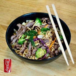 Yakisoba Ichibo + refresco lata 330ml