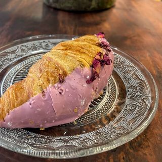 Croissant De Violetas 
