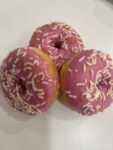 3 mini donuts rellenos de fresa 