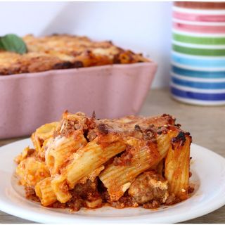 Rigatoni con polpette al ragu napoletano