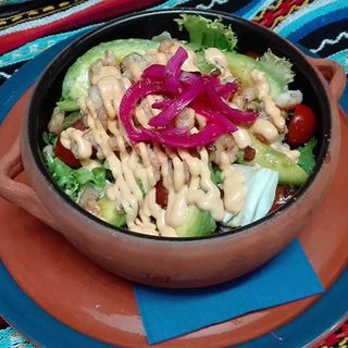 Ensalada de aguacate y salmón