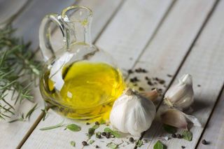 Oliwa czosnkowa