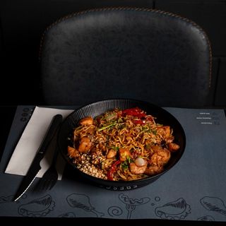 Wok De Pollo Y Verduras Con Arroz