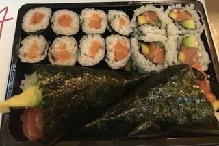 21. Temaki de Salmão