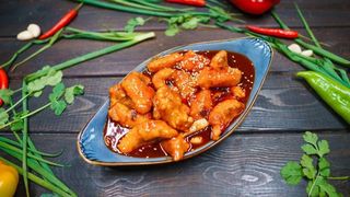 Кусочки рыбы в кисло-сладком соусе 400г)