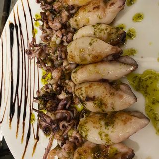 Txipirones A La Plancha Con Salsa De La Casa (Ración)