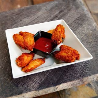 Alitas De Pollo Fritas (6 Uds.)