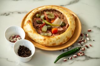 აჭარული ლობიანი ბეკონით 