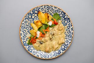 Escalop de pui cu ciuperci și garnitura de orez