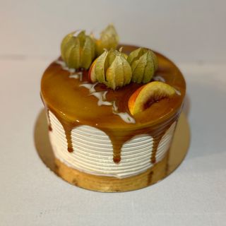Tort aniversar caramel