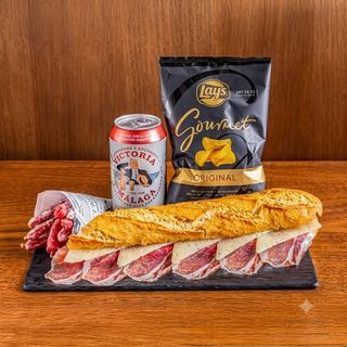Combo Bocadillo De Paletilla Y Queso Con Cerveza