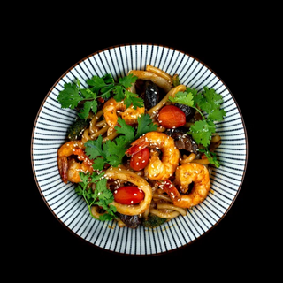 Udon Tom Yum z krewetkami i kalmarem