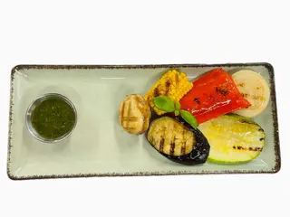 Овочі гриль з соусом песто (280г)