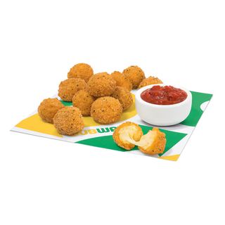 Моцарелени хапки със сос