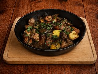 М'ясна сковорідка з Маслятами / Padella di Carne con Funghi di Burro (650g)