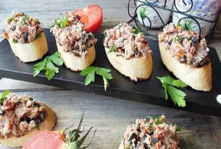 Bruschete cu Ton