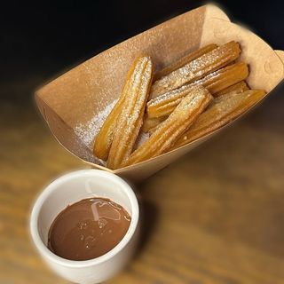 Чуррос з шоколадним соусом