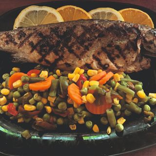 Pastrav la gratar cu legume mexicane 200g/200g