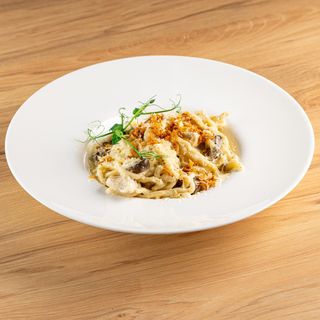 Сливочный лагман с курицей и грибами