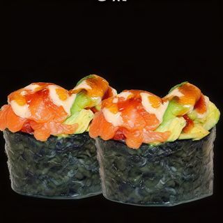 72. Gunkan De Salmón Y Aguacate