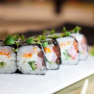 Рол Акінава з тигровою креветкою (250г)