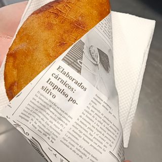 Empanada De Carne Mechada Y Queso