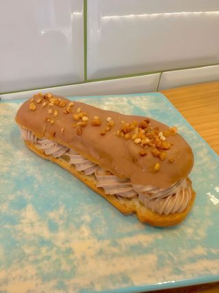Eclair chocolate con leche - avellanas