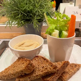 HUMMUS E CRUDITE' DI VERDURE