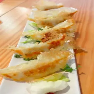 11. Gyoza de carne a la plancha (4 piezas)