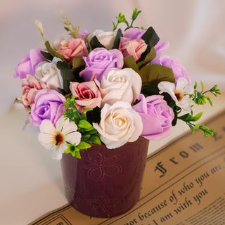 Aranjament floral din trandafiri de săpun