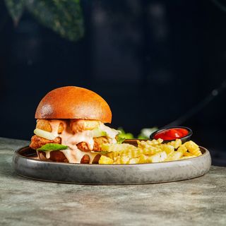 კრევეტის ბურგერი (+ ფრი და კეჩუპი)