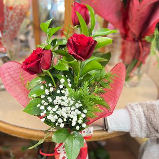 Ramo san Valentín de 3 rosas rojas