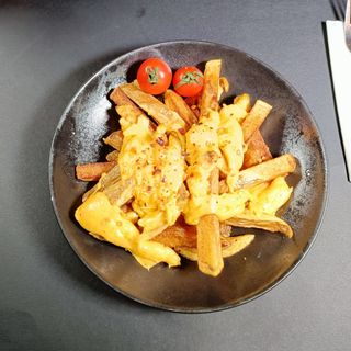 Cartofi prajiti cu branza chedar si peperoncino