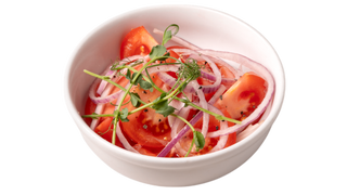 Surówka z pomidorów z cebulką