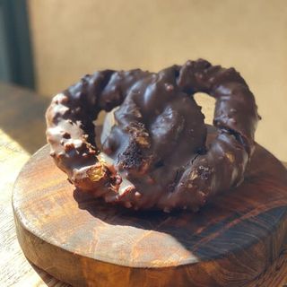 Lazo de turrón con chocolate