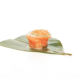 Tartar de salmón flower (1 pza.)