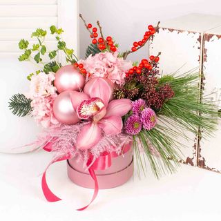 Aranjament cu globuri si orhidee