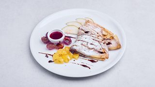 Naleśniki z nutellą i owocami sezonowymi 