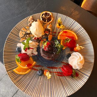 Lava cake cu înghețată de vanilie