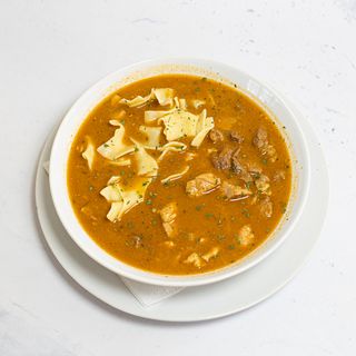 Gulaš s tjesteninom