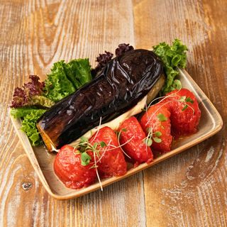 შემწვარი ბადრიჯანი პომიდვრით და ყველით