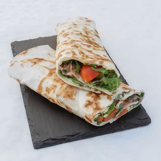 R. Mozzarella, crudo, pomodoro fresco e rucola