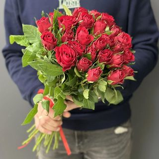 25 червоних троянд