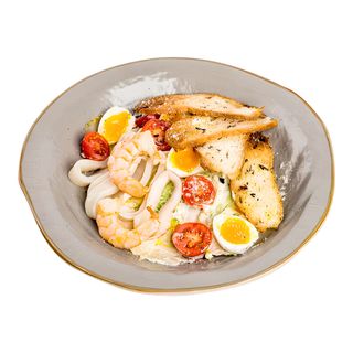Салат "Цезарь" с морепродуктами