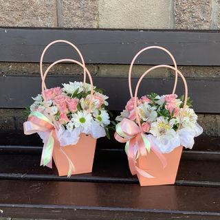 Panier de roses mélanges 